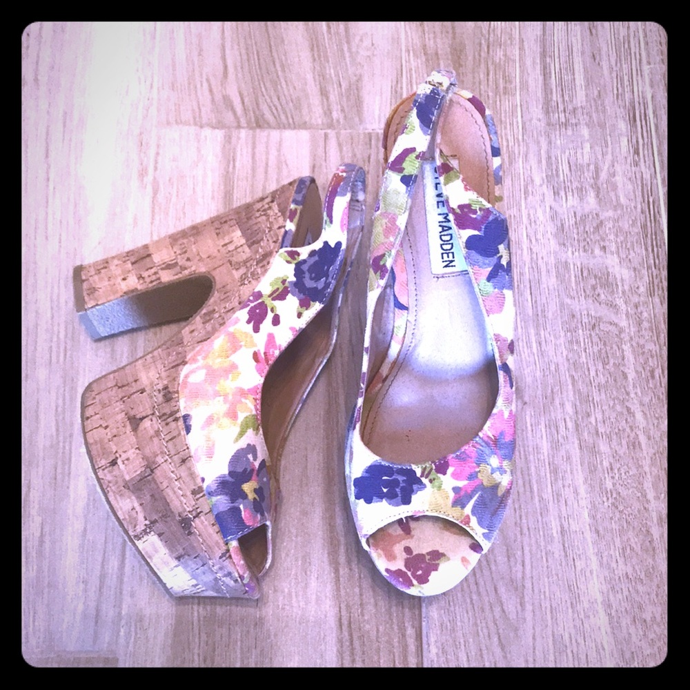 Steve Madden flower print platform shoes